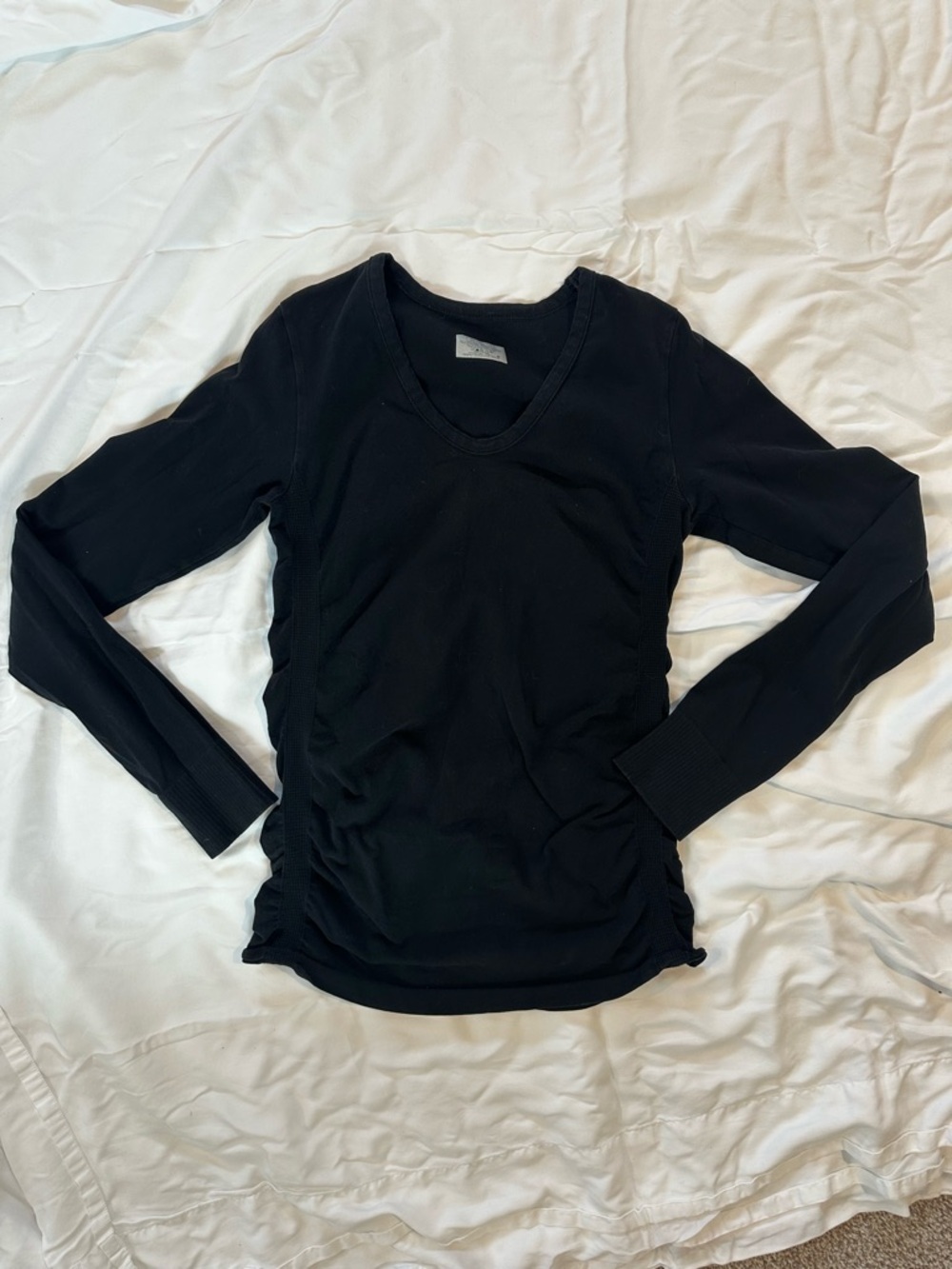 Athleta Medium Black Long Sleeve Ruched Side Stretchy Workout Gym Top GUC
